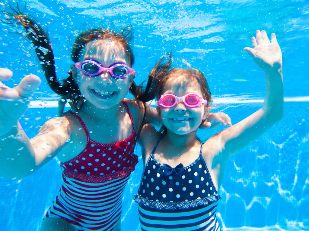 Meisjes onderwater