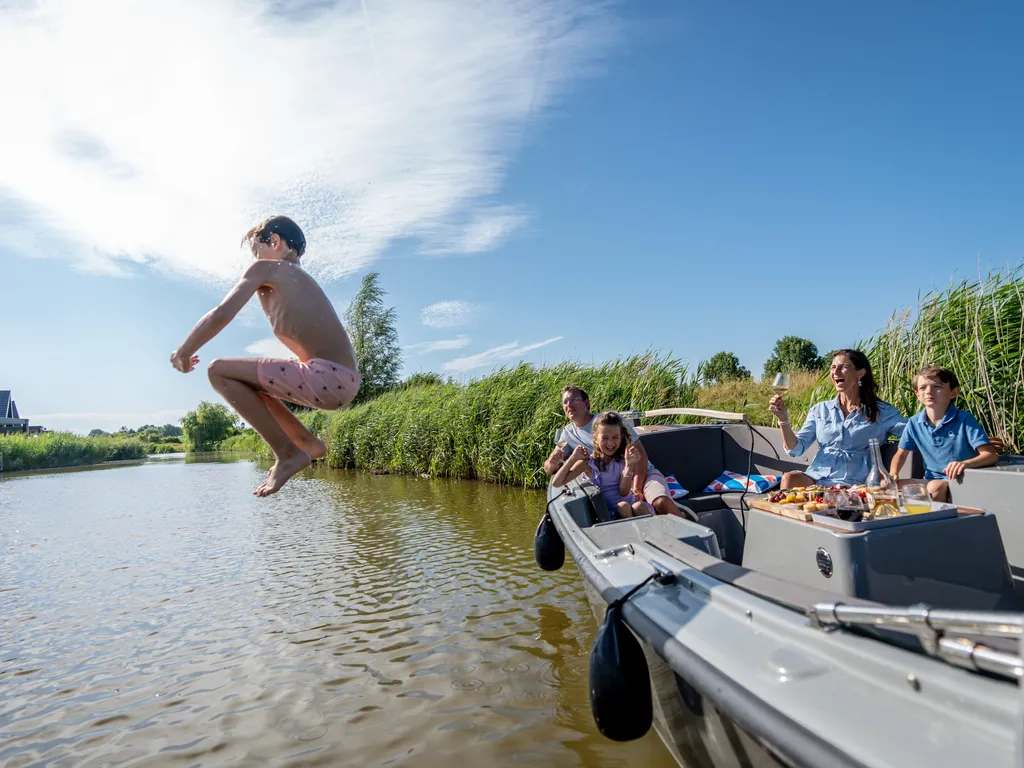 EHT Boat