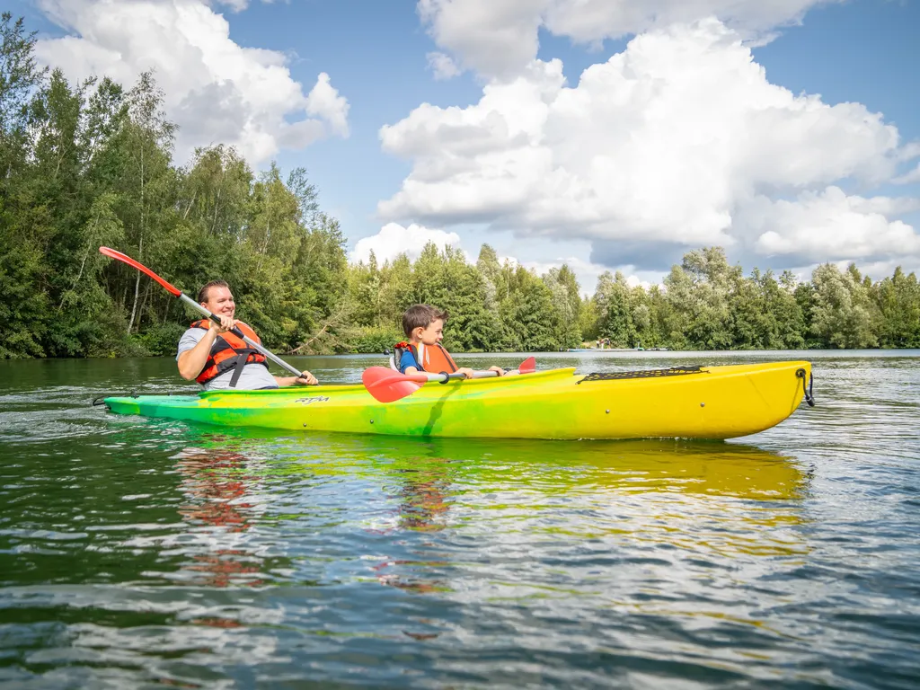 FRE Water activity canoeing