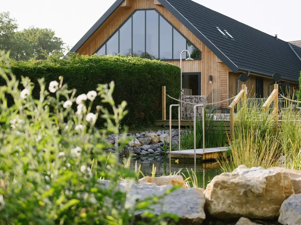 LRT Laceby Manor Resort - Natural Swimming Pond