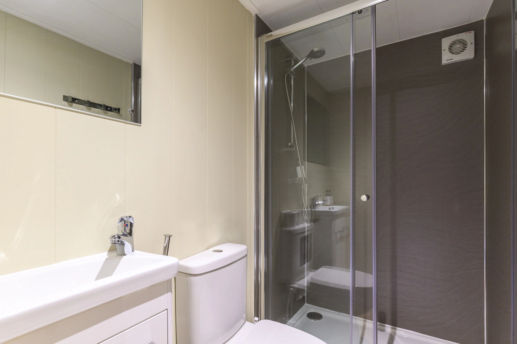 4-persoons lodge - Pods by the Lake — foto 9