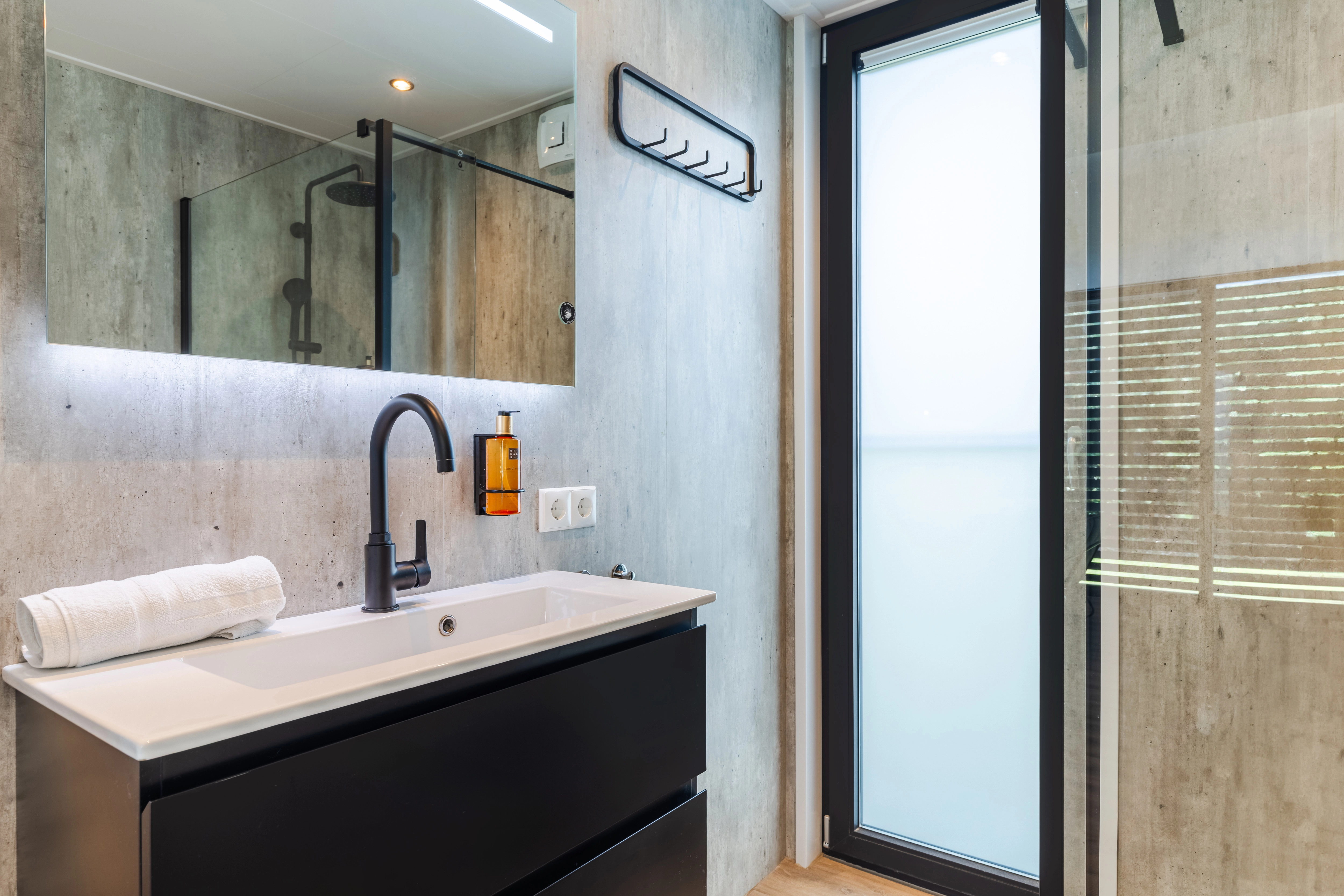 4-6 persoons Water & Hottub lodge — foto 11